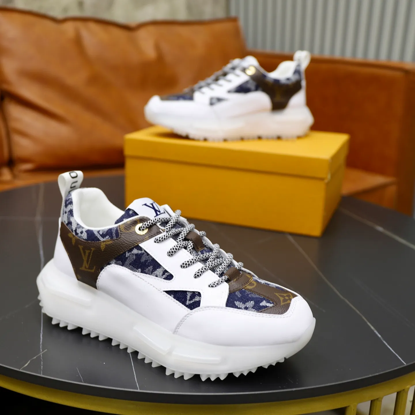 Ex-factory price: 462💰🙅‍♂️🙅‍♂️🙅‍♂️ Brand: LV Louis Vuitton Standard code: 38-44 (45 customized) Grade: Same as the official website Material: Original material splicing Comfortable and breathable lining Lightweight and wear-resistant sports outsole Style category: Men's fashionable casual shoes Running sneakers Distinguished luxury brand elements Top luxury Color: actual picture color
